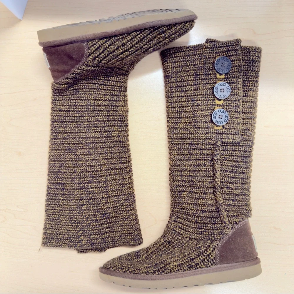 UGG Australia Classic Cardy Knit Boots 5819 Brown Button Size 6